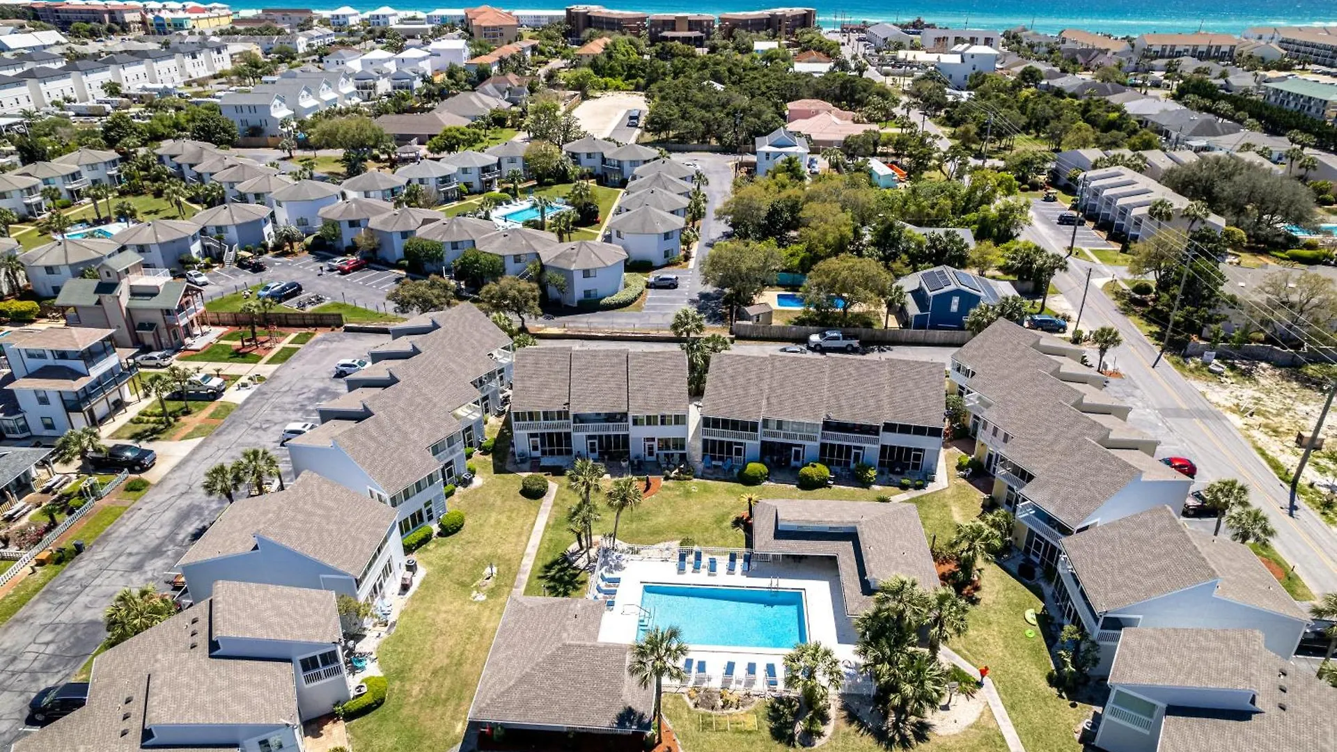 Sandpiper Cove 1053- By Holiday Isle Properties Destin